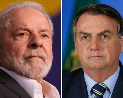 Photo showing Lula and Bolsonaro