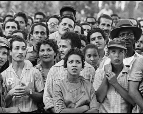 CUBA. Rebels in Havana. 1959. Crowd awaits Carto to come on to balcony.