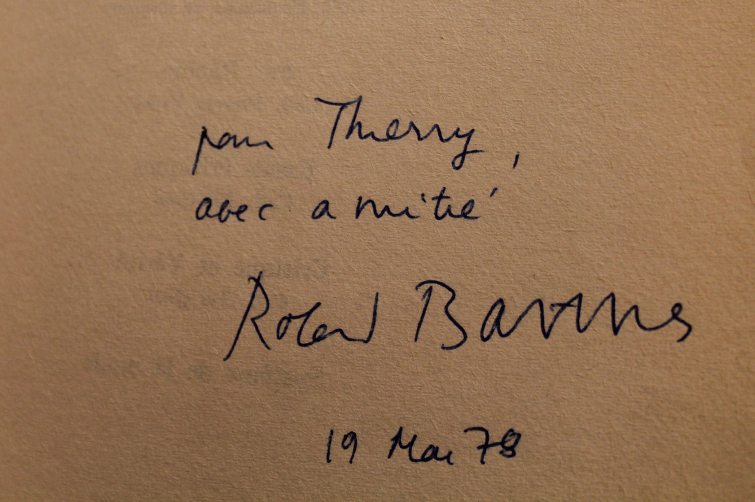 Signature of Roland Barthes with dedication to Thierry Gosset on Mythologies, Paris, Éditions du Seuil, 1957. Source: Wikimedia Commons